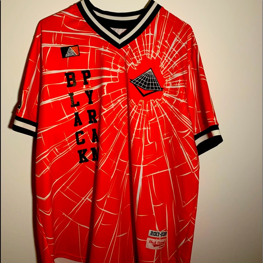 Black Pyramid Short Sleeve shirt